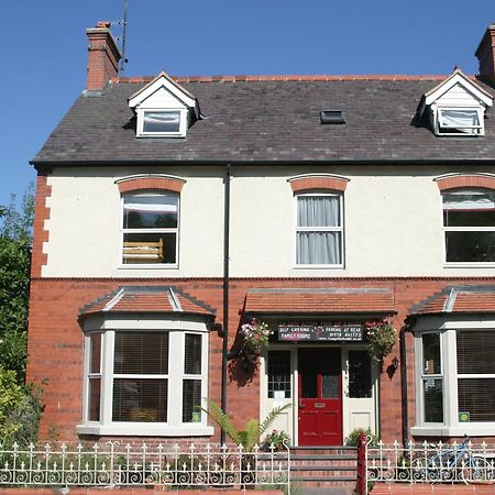 Llangollen Hostel Guest Rooms - No Dormitories - Self Catering المظهر الخارجي الصورة