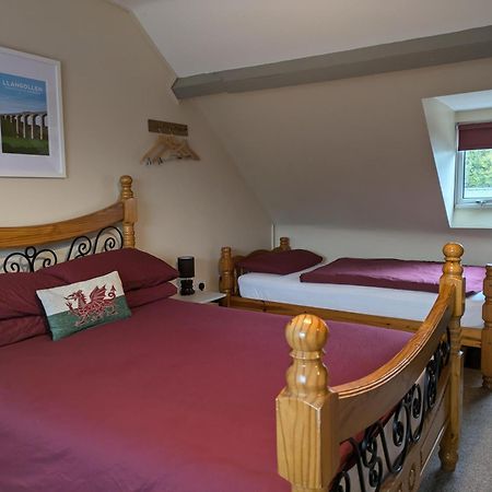Llangollen Hostel Guest Rooms - No Dormitories - Self Catering المظهر الخارجي الصورة