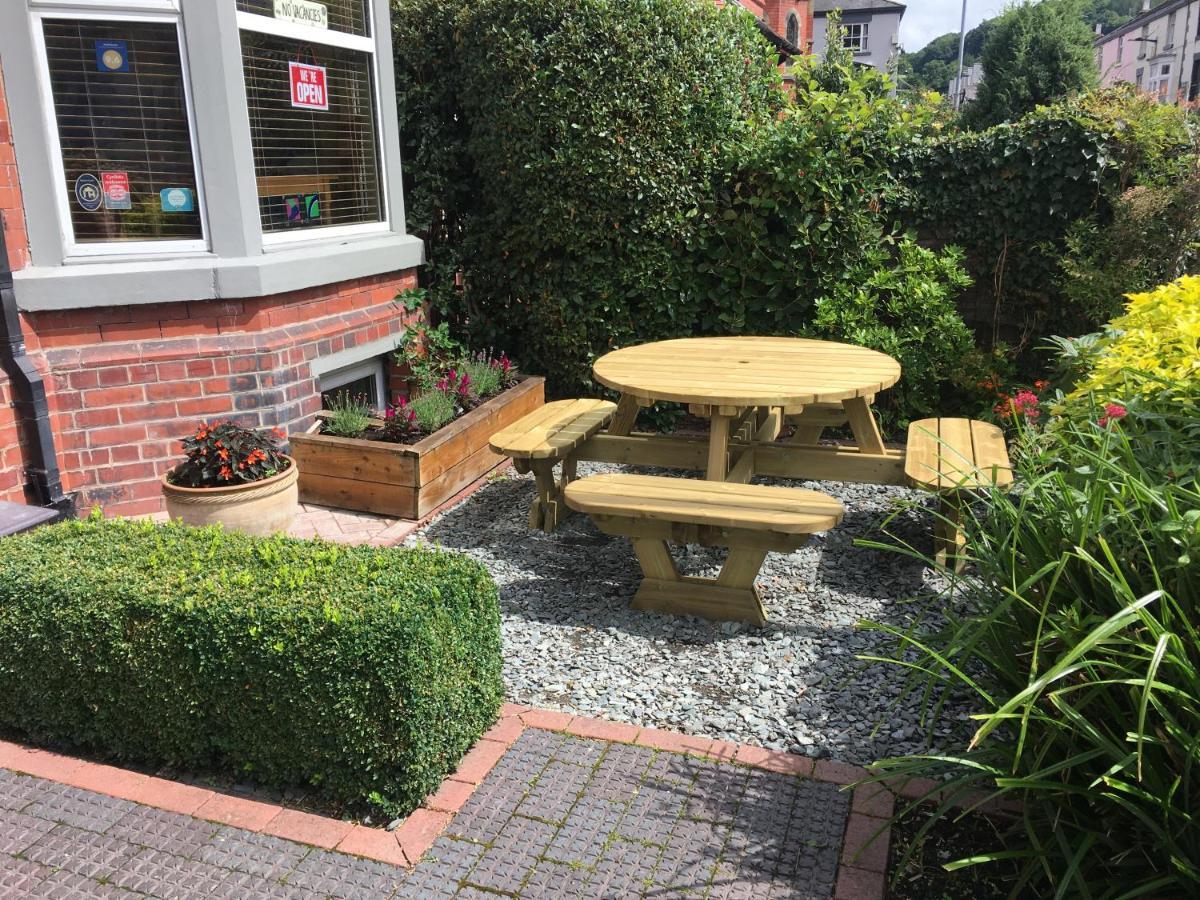 Llangollen Hostel Guest Rooms - No Dormitories - Self Catering المظهر الخارجي الصورة