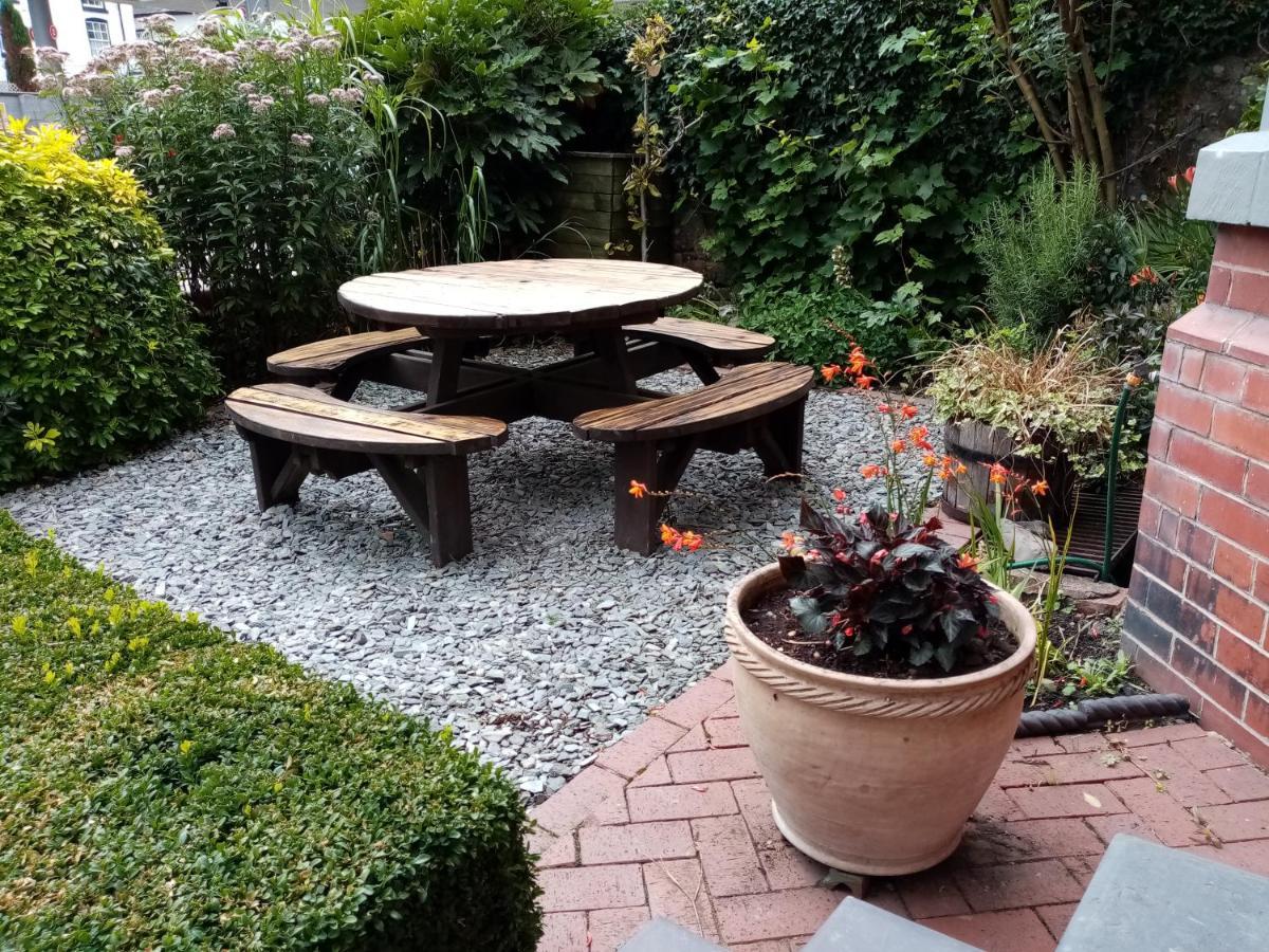 Llangollen Hostel Guest Rooms - No Dormitories - Self Catering المظهر الخارجي الصورة