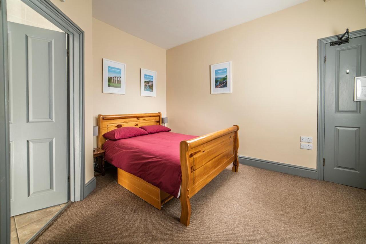Llangollen Hostel Guest Rooms - No Dormitories - Self Catering المظهر الخارجي الصورة