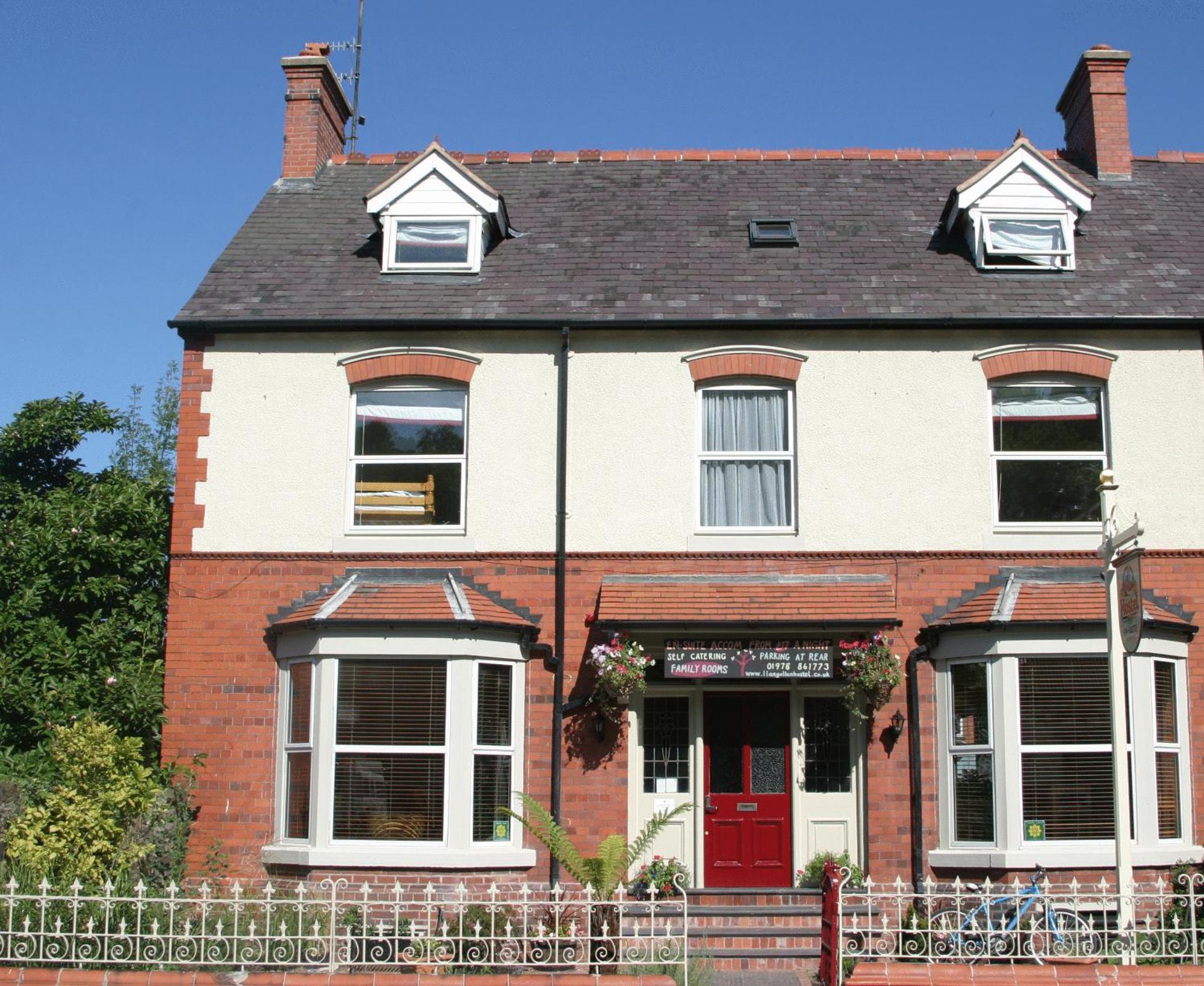 Llangollen Hostel Guest Rooms - No Dormitories - Self Catering المظهر الخارجي الصورة