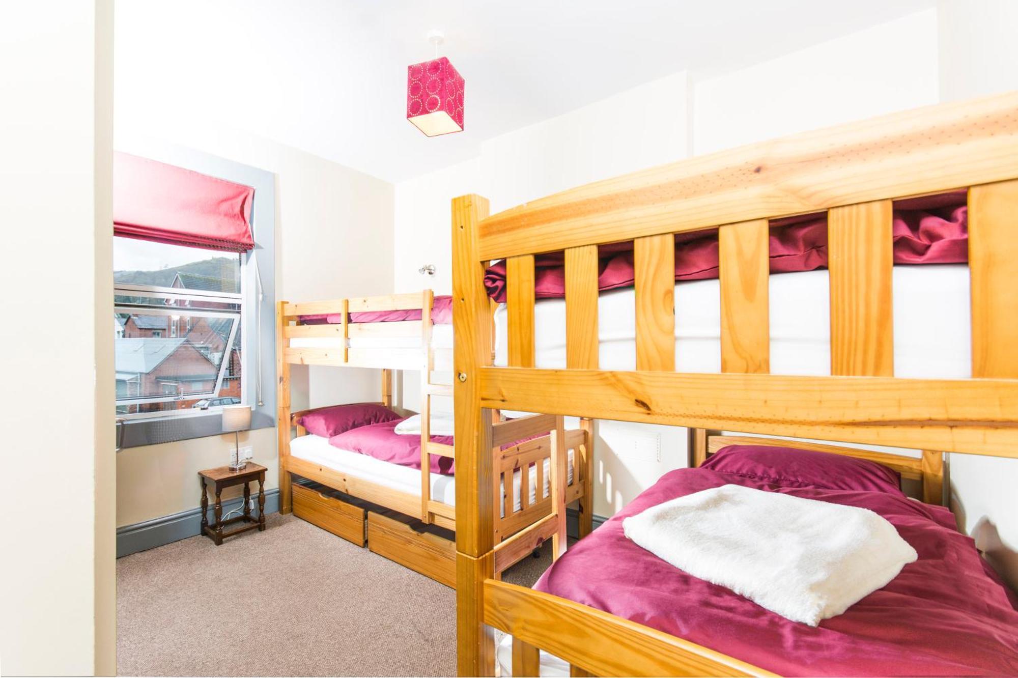 Llangollen Hostel Guest Rooms - No Dormitories - Self Catering المظهر الخارجي الصورة