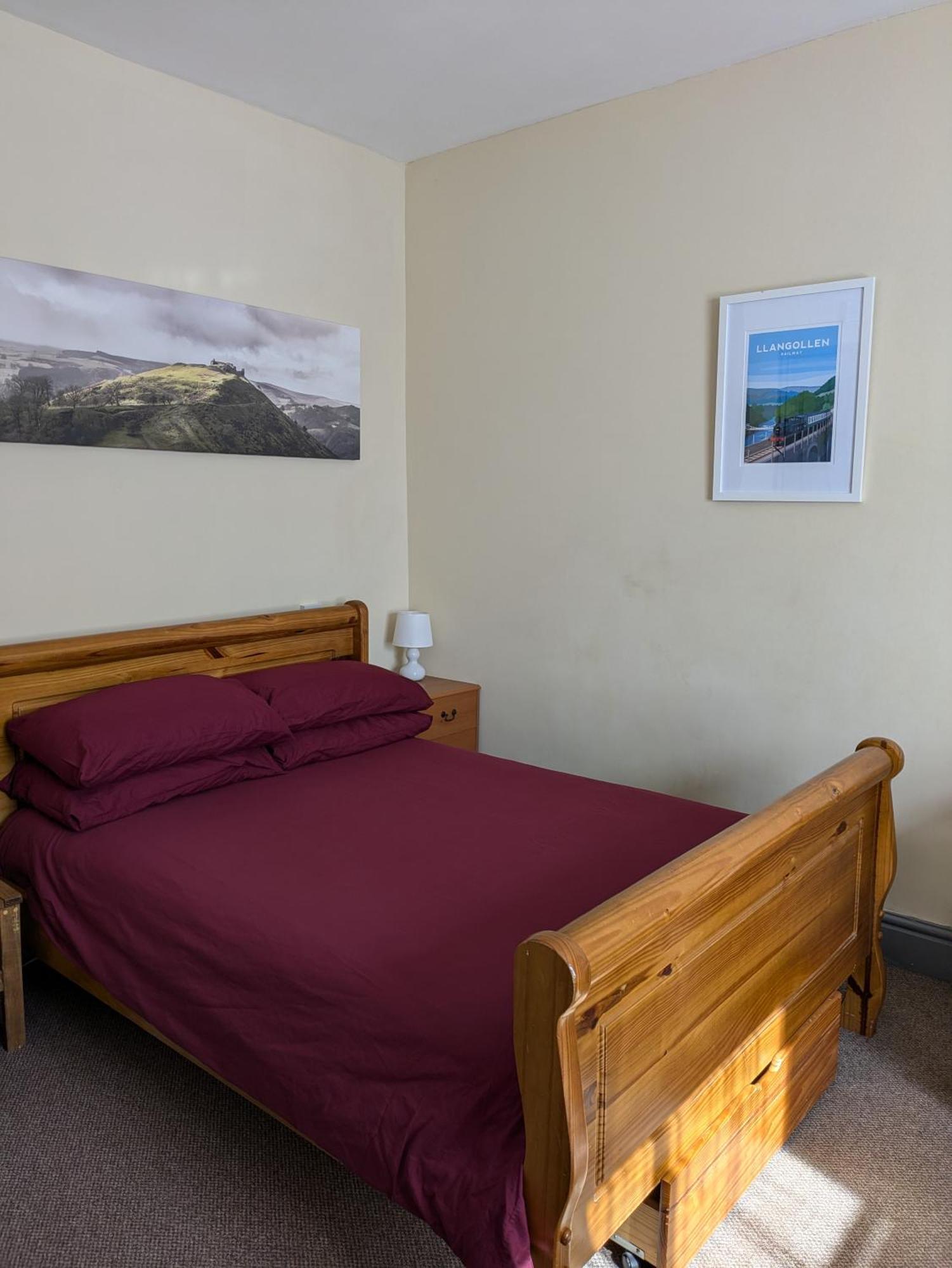 Llangollen Hostel Guest Rooms - No Dormitories - Self Catering المظهر الخارجي الصورة