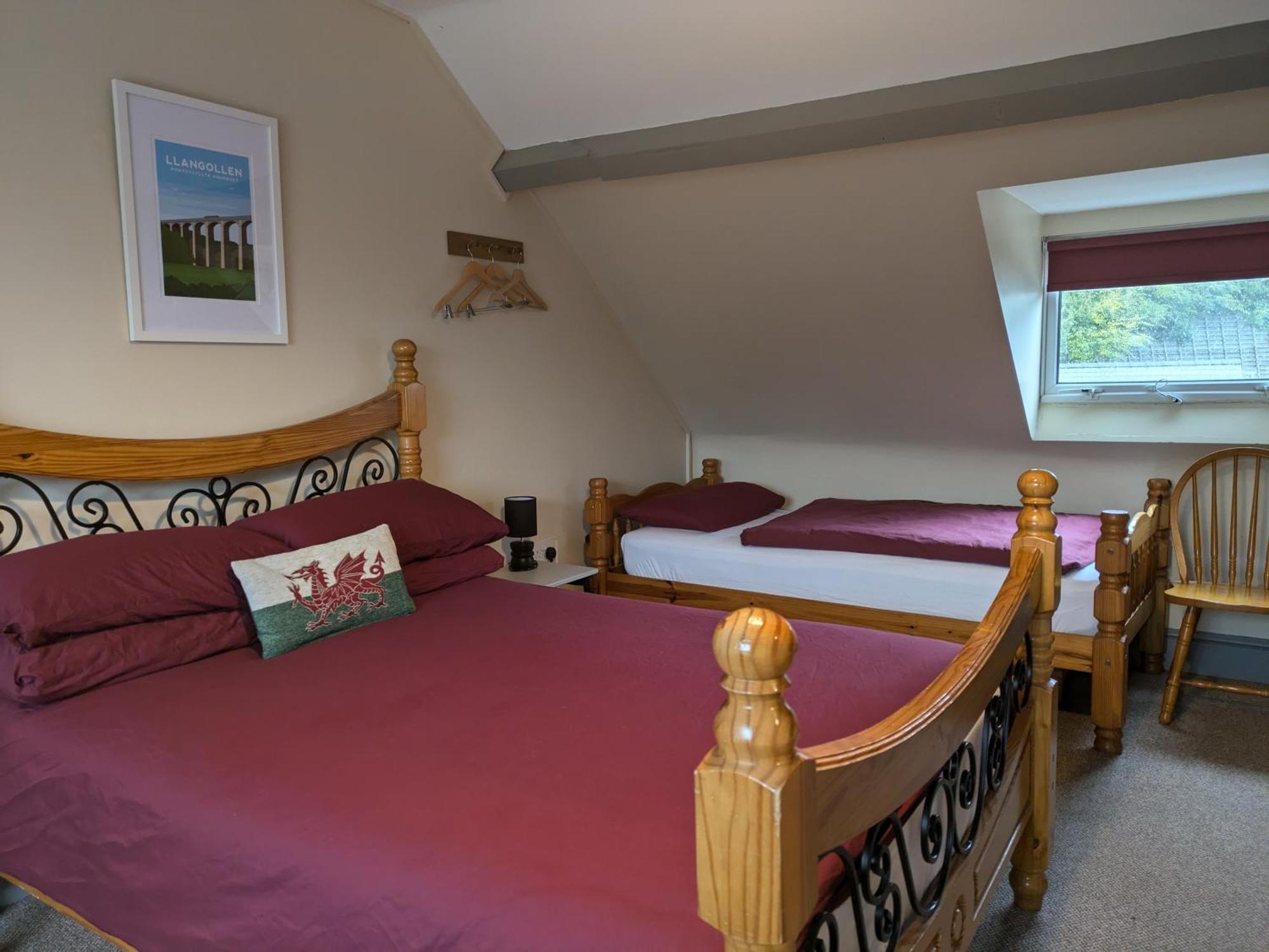 Llangollen Hostel Guest Rooms - No Dormitories - Self Catering المظهر الخارجي الصورة
