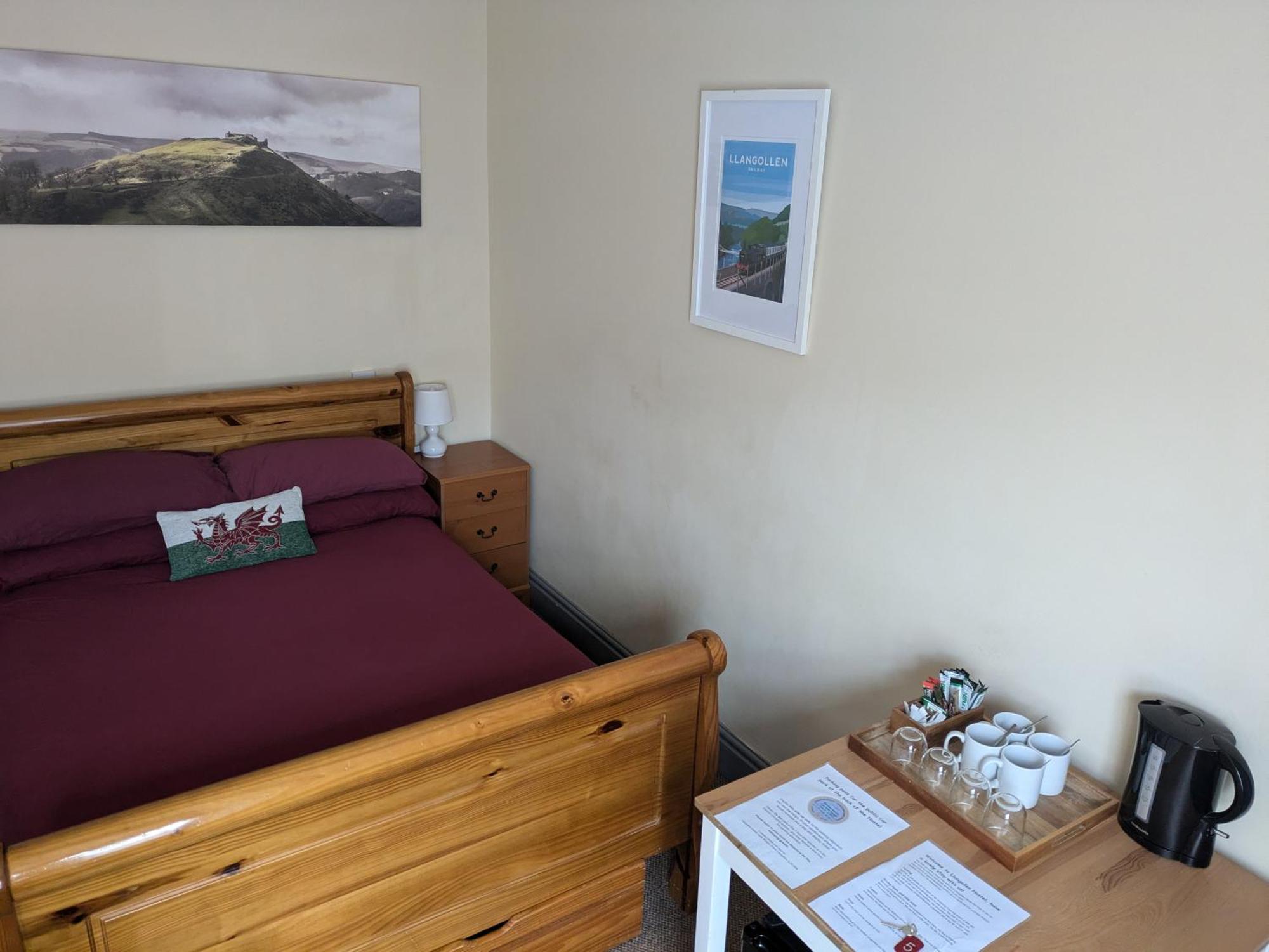 Llangollen Hostel Guest Rooms - No Dormitories - Self Catering الغرفة الصورة