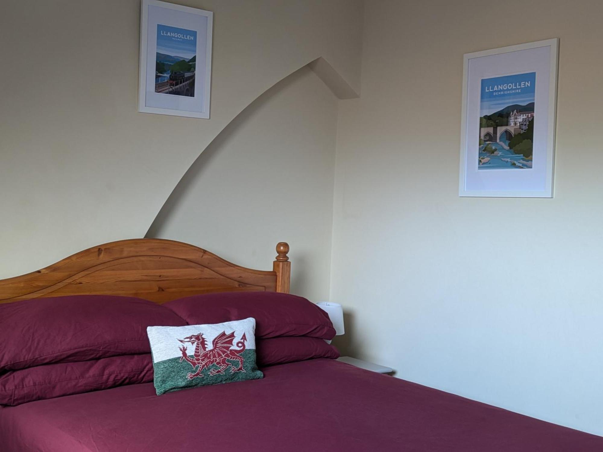 Llangollen Hostel Guest Rooms - No Dormitories - Self Catering الغرفة الصورة