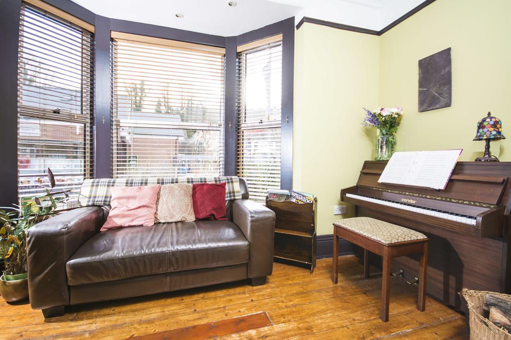 Llangollen Hostel Guest Rooms - No Dormitories - Self Catering المظهر الخارجي الصورة