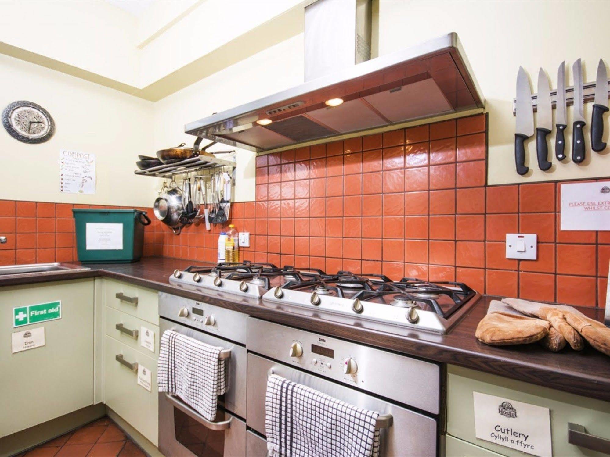 Llangollen Hostel Guest Rooms - No Dormitories - Self Catering المظهر الخارجي الصورة