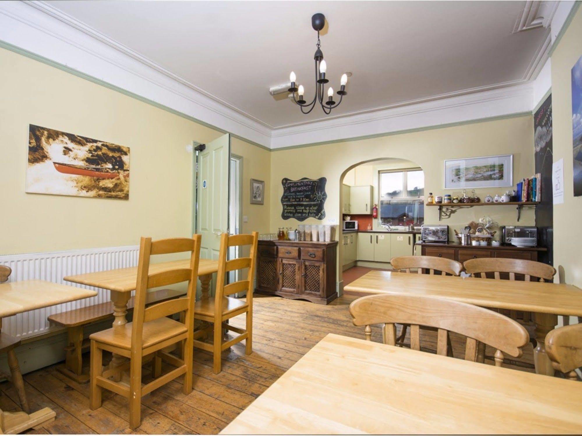 Llangollen Hostel Guest Rooms - No Dormitories - Self Catering المظهر الخارجي الصورة