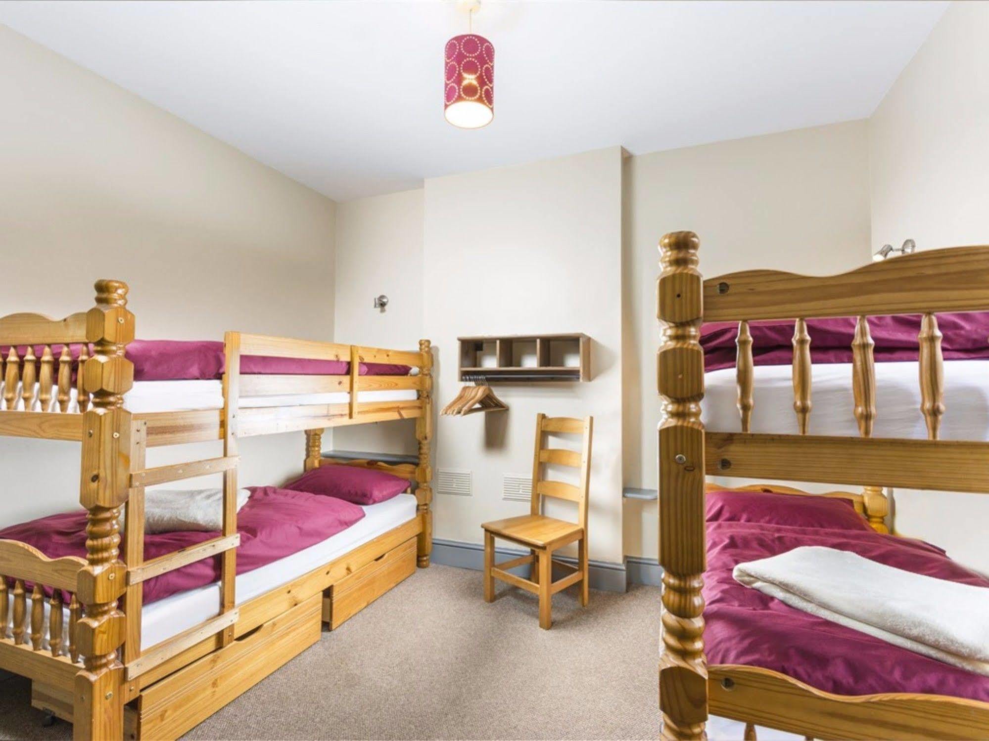 Llangollen Hostel Guest Rooms - No Dormitories - Self Catering المظهر الخارجي الصورة