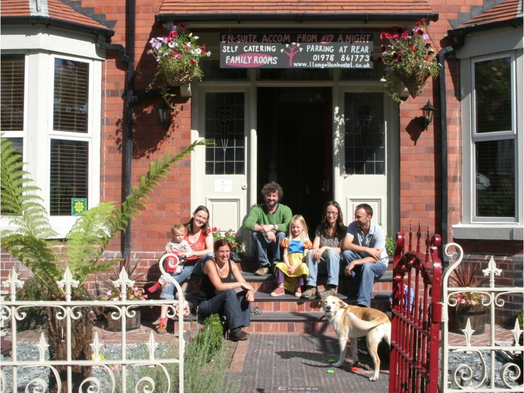 Llangollen Hostel Guest Rooms - No Dormitories - Self Catering المظهر الخارجي الصورة